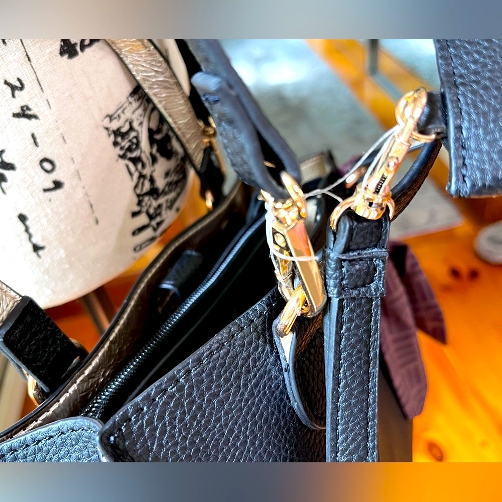 Anne Klein 👜 Black Handbag/ ShoulderCrossbody and Wristlet  2 piece SET!! - Picture 6 of 16